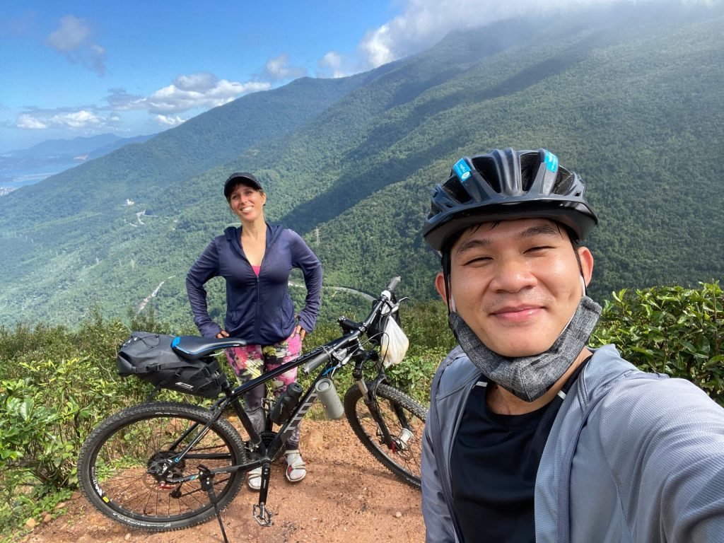 Hai-Van-pass-cycling-tour-At-the-top-of-Hai-Van-Pass