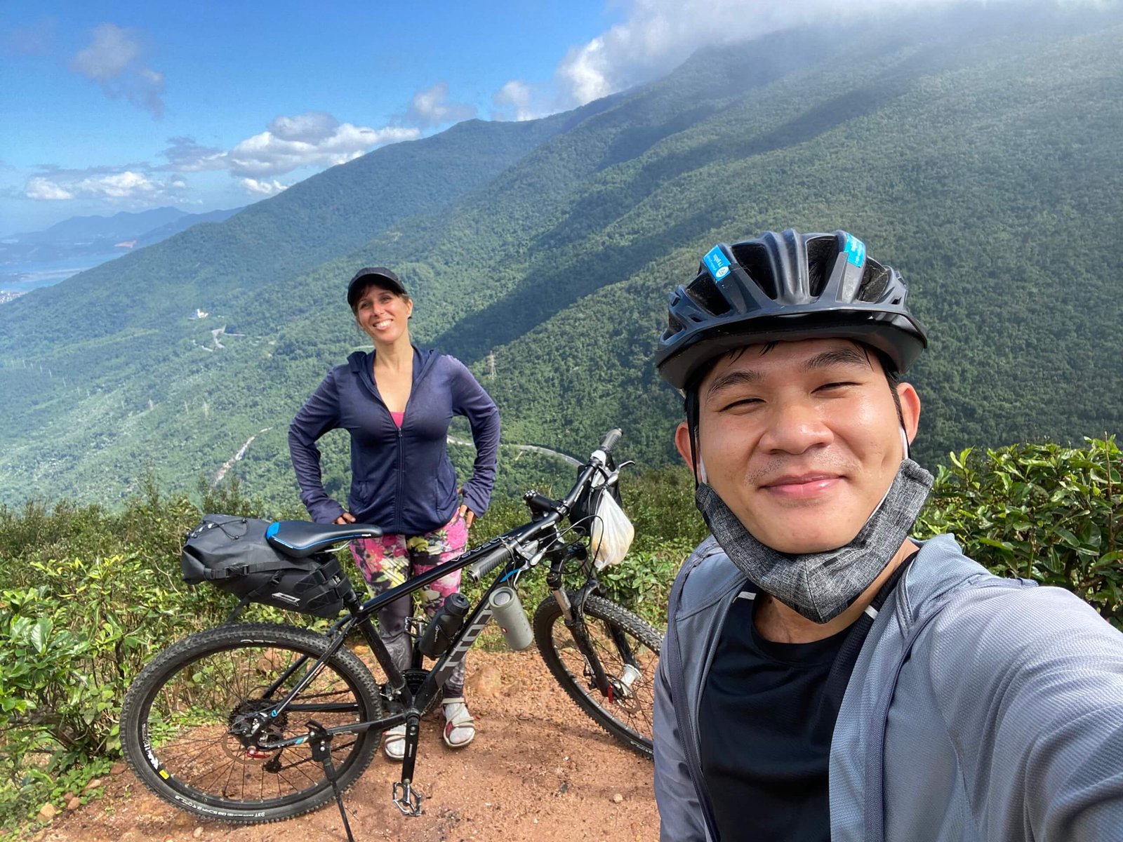 Hai-Van-pass-bike-tour-At-the-top-of-Hai-Van-Pass