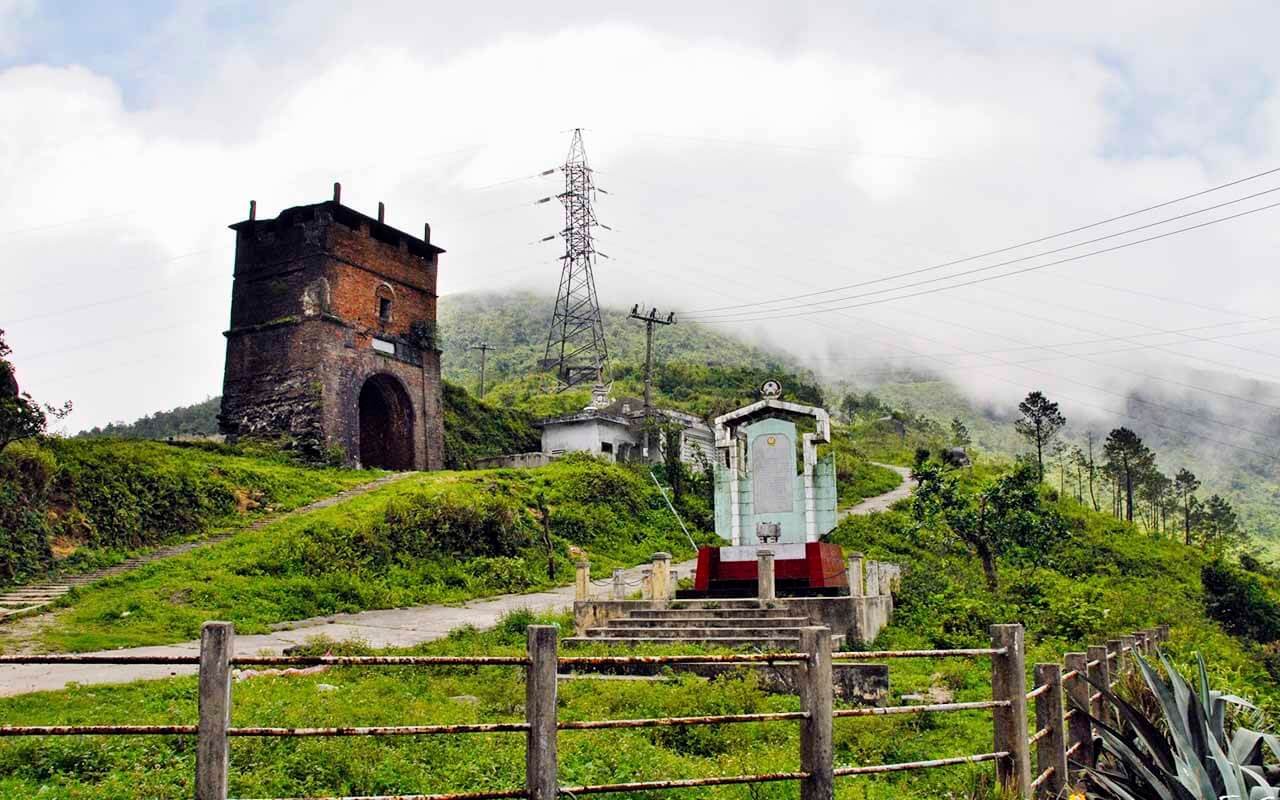Hai-Van-pass-bike-tour-Hai-Van-Quan