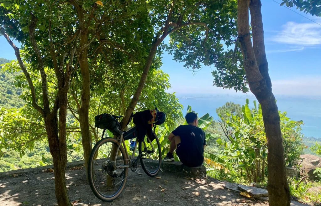 Hai-Van-pass-cycling-tour-Relax-along-the-pass