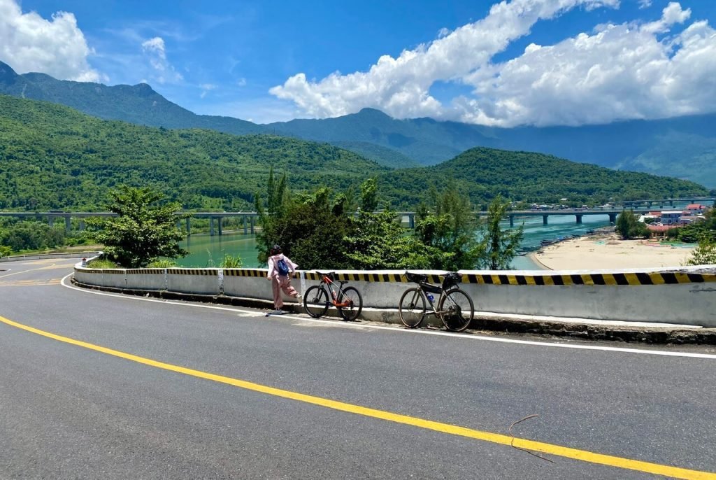 Hai-Van-pass-cycling-tour-Scenery-of-Hai-Van-Pass-facing-Lang-Co