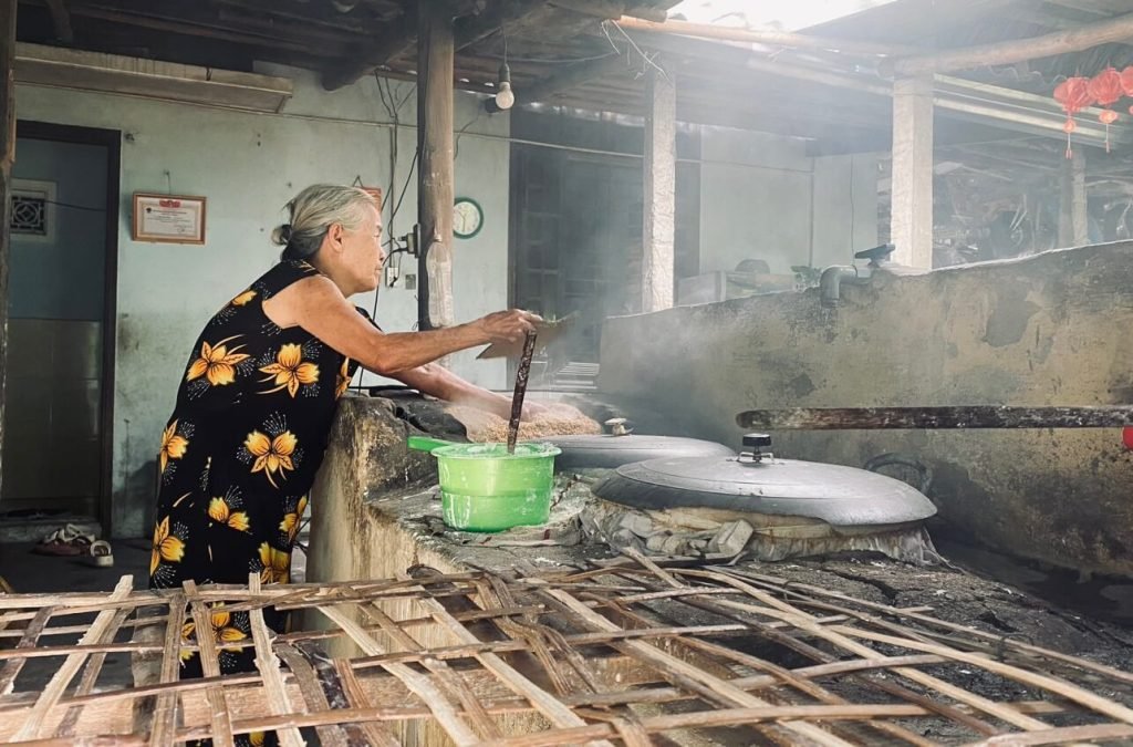 Hoi-An-Countryside-Bike-Tour - Experience-making-Quang-noodles