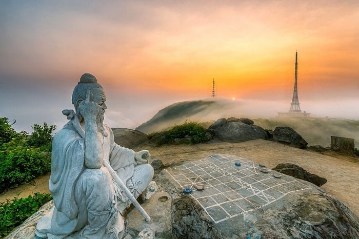 Cycling-Destinations-in-Da-Nang-Ban-Co-peak